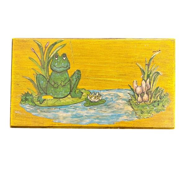 Vintage- Yellow Painted- Frog water Lilypad decal- some wear- 9x5"- retro - Picture 1 of 7